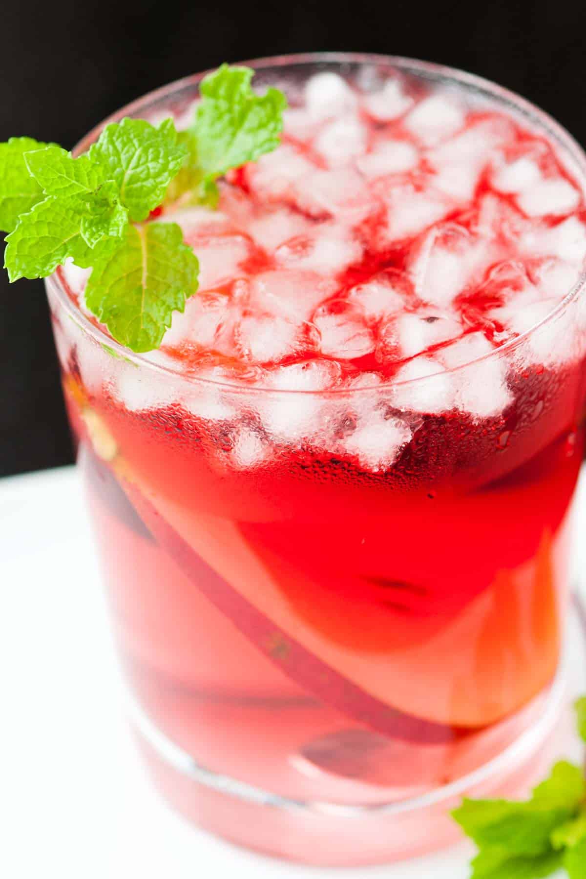 Pear Vodka and Cranberry Cocktail Recipe - gmedia