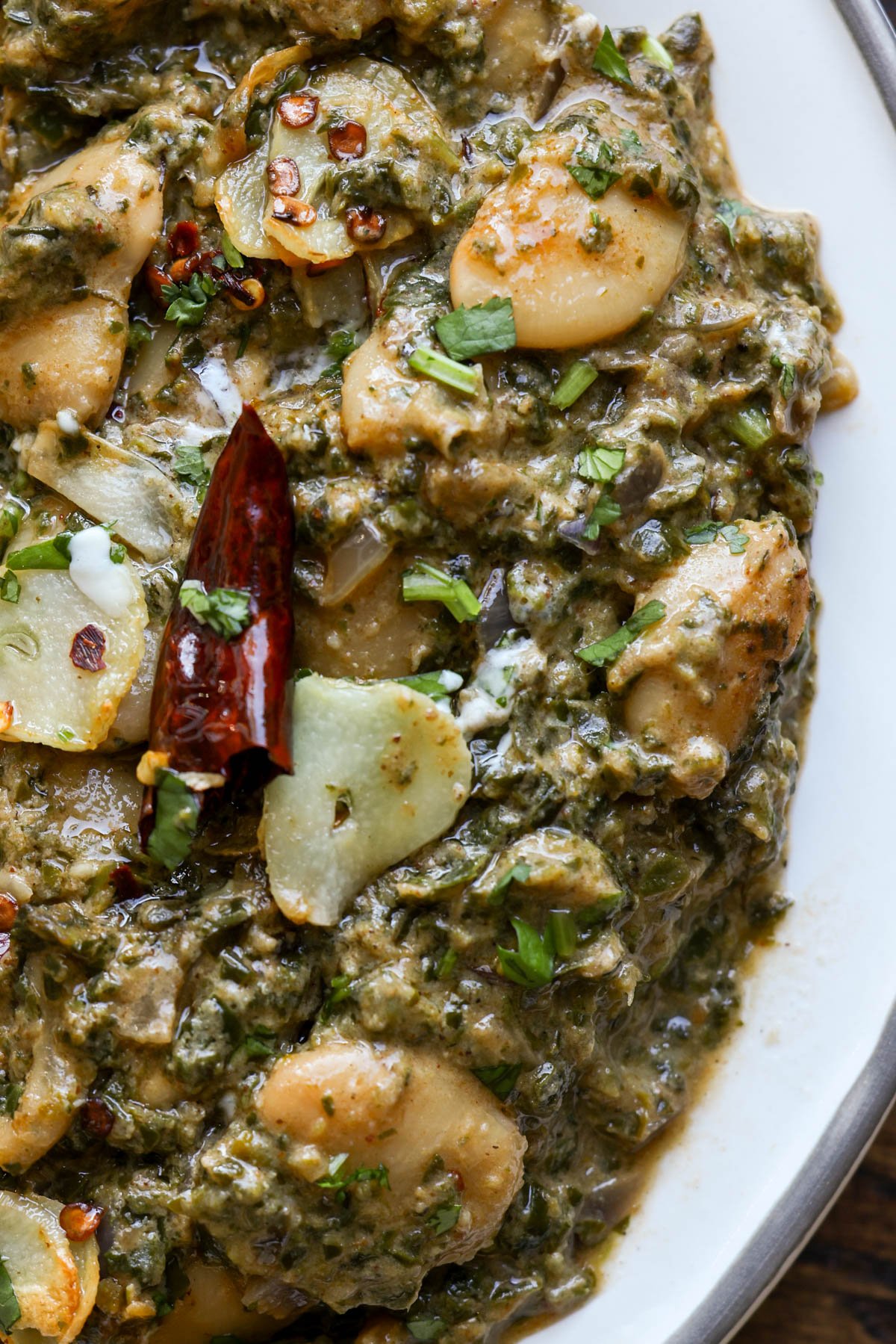 close-up of the saag so you can really see the tempering