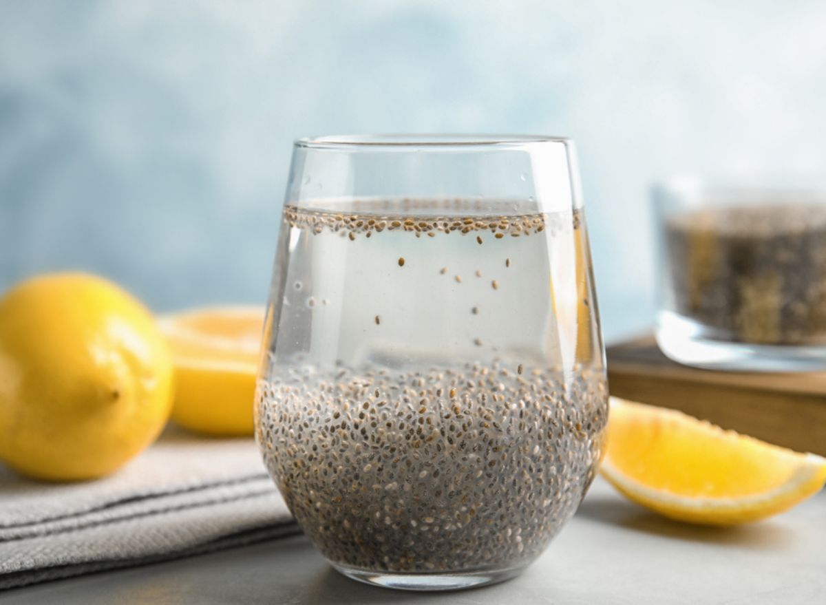 chia seeds lemon water