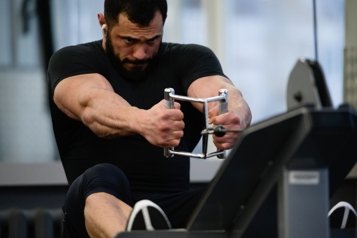 Athlete Does Cable Rows | leucine